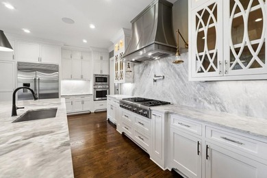 Welcome to an extraordinary estate in the prestigious gated - photo 12