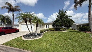 Welcome to the Savanna Club in Port St. Lucie. This unique - photo 2