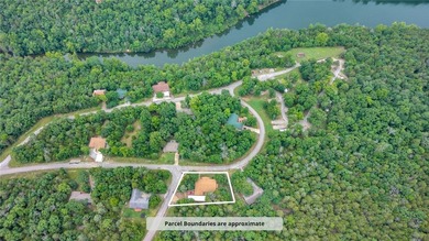 Enjoy the Holiday Island lifestyle just minutes from Table Rock - photo 4