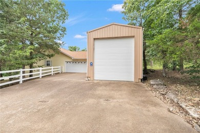 Enjoy the Holiday Island lifestyle just minutes from Table Rock - photo 7