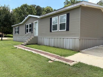 (private lake, pond, creek) Home For Sale in New Albany Mississippi