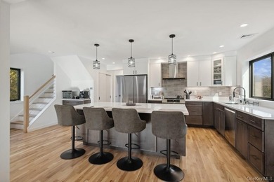 Crafted with a keen eye for coastal modernism, this 1 - photo 4