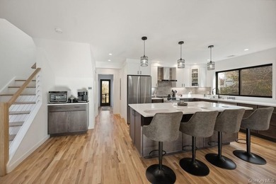 Crafted with a keen eye for coastal modernism, this 1 - photo 8