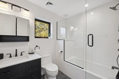 Crafted with a keen eye for coastal modernism, this 1 - photo 10