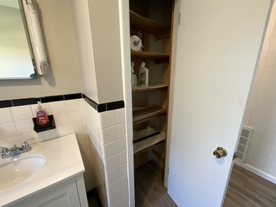 Discover the convenience and opportunity this spacious Somerset