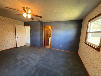 Discover the convenience and opportunity this spacious Somerset