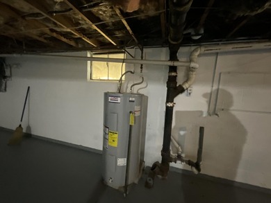 Discover the convenience and opportunity this spacious Somerset