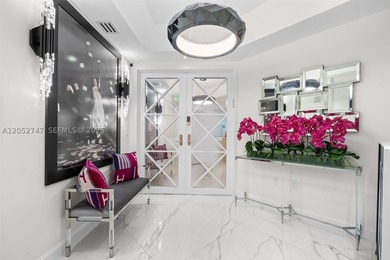 A beautifully renovated residence at the prestigious Turnberry - photo 2
