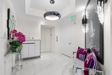 A beautifully renovated residence at the prestigious Turnberry - photo 3