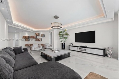 A beautifully renovated residence at the prestigious Turnberry - photo 4