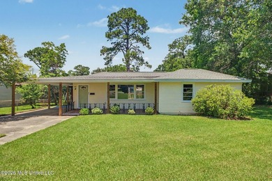 Nestled in the heart of Bayou View, this adorable 2-bedroom - photo 2