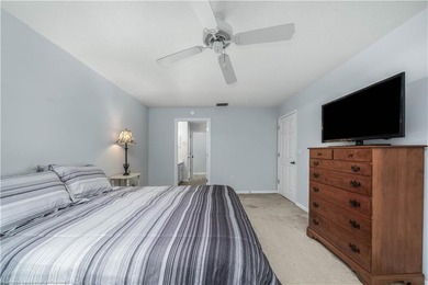 Experience the ultimate in comfortable living with this stunning - photo 33