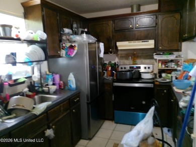 Investment or owner occupied, corner lot, 3bdrm 2bath home with - photo 4