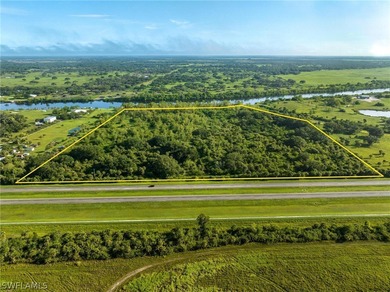 A DEVELOPER/INVESTOR'S DREAM PROPERTY boasting 1100+/- FT on - photo 3