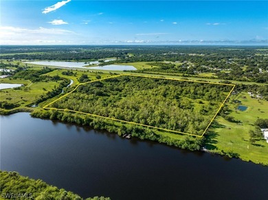 A DEVELOPER/INVESTOR'S DREAM PROPERTY boasting 1100+/- FT on - photo 8