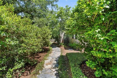 Welcome to 113 Oak Avenue, located in Fairhope's sought-after - photo 59