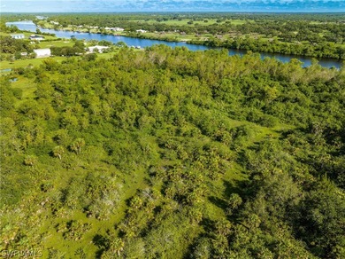 A DEVELOPER/INVESTOR'S DREAM PROPERTY boasting 1100+/- FT on - photo 10