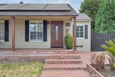 Welcome home to this charming 3-bedroom, 2-bath Artcraft Manor - photo 2
