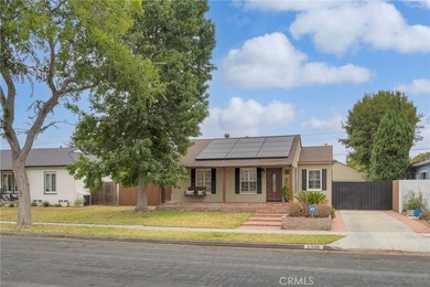 Welcome home to this charming 3-bedroom, 2-bath Artcraft Manor - photo 3