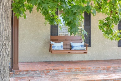 Welcome home to this charming 3-bedroom, 2-bath Artcraft Manor - photo 7