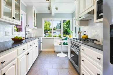 Set on a cul-de-sac in Midtown, this inviting home blends - photo 8