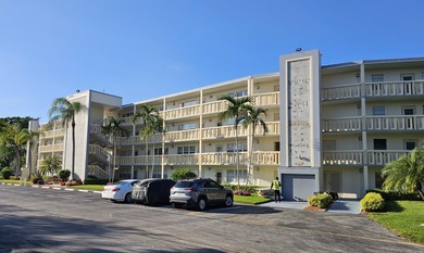 (private lake, pond, coastal) Condo Active Under Contract in Boca Raton Florida