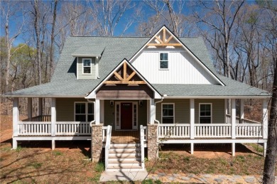Lake Home For Sale in Dawsonville, Georgia