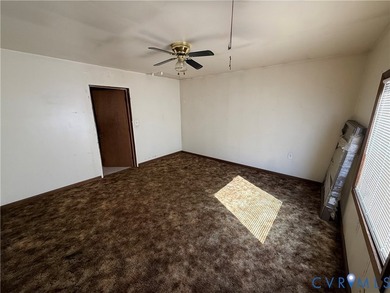 Don't miss your chance to purchase this cozy cottage. Minutes to - photo 12