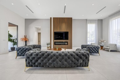 New contemporary estate featuring over 4,500 sf. indoor and - photo 13