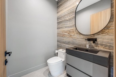 New contemporary estate featuring over 4,500 sf. indoor and - photo 15