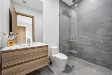 New contemporary estate featuring over 4,500 sf. indoor and - photo 18
