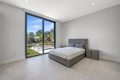 New contemporary estate featuring over 4,500 sf. indoor and - photo 21