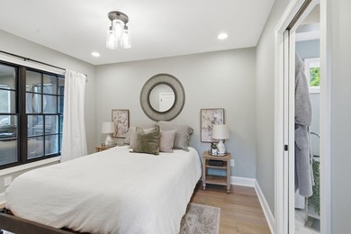 The Lakefront Dream Home you've always wanted, complete with - photo 22