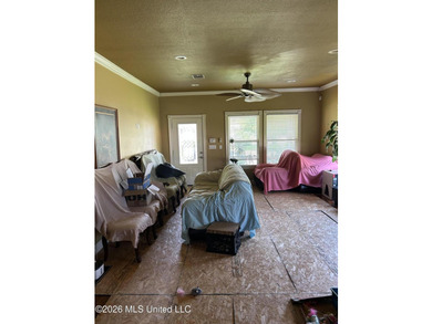 Adorable cottage near the beach with great potential!! Property - photo 6
