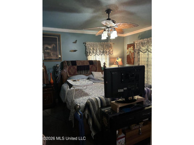 Adorable cottage near the beach with great potential!! Property - photo 7