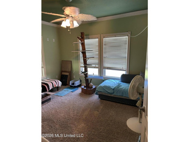 Adorable cottage near the beach with great potential!! Property - photo 8