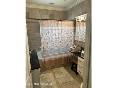 Adorable cottage near the beach with great potential!! Property - photo 9