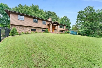 Beautiful home on 1.5 Acres in the Heart of Town - Near Lake - photo 3