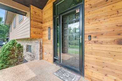 Beautiful home on 1.5 Acres in the Heart of Town - Near Lake - photo 8