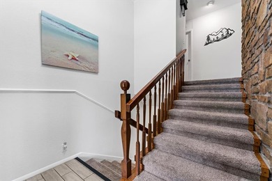 Beautiful home on 1.5 Acres in the Heart of Town - Near Lake - photo 10