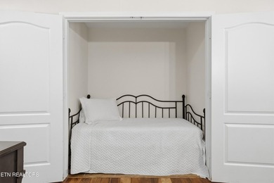Darling 1 bedroom unit with easy access on first floor. Roomy - photo 16
