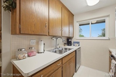 Welcome home to this beautifully maintained 2-bedroom, 1-bath - photo 8