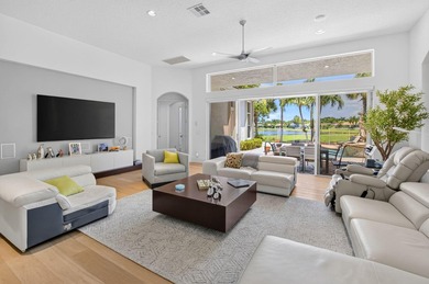 Full Golf Membership available with this beautifully updated 3Br - photo 1