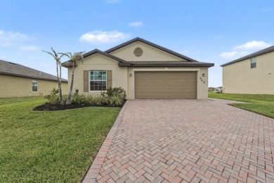 Discover this 4-bedroom, 2-bathroom single-family residence in - photo 4