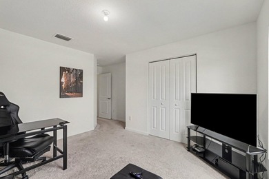 Discover this 4-bedroom, 2-bathroom single-family residence in - photo 8