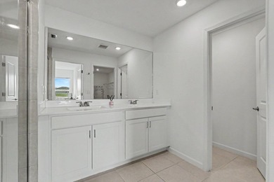 Discover this 4-bedroom, 2-bathroom single-family residence in - photo 9