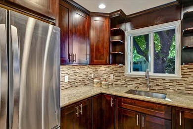 Pride of ownership located in Redwood City, this cozy 2-bedroom - photo 16