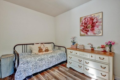 Pride of ownership located in Redwood City, this cozy 2-bedroom - photo 28