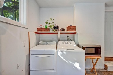 Pride of ownership located in Redwood City, this cozy 2-bedroom - photo 29
