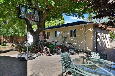 Pride of ownership located in Redwood City, this cozy 2-bedroom - photo 31